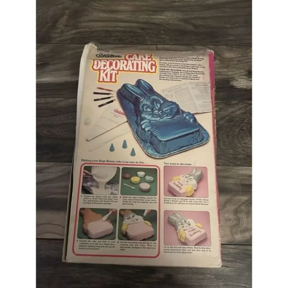 Vintage WILTON Cake Decorating Kit STAR WARS R2D2 And Bugs Bunny Baking Pan 1977